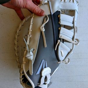 2020 Easton Ghost Fastpitch Series Softball Glove